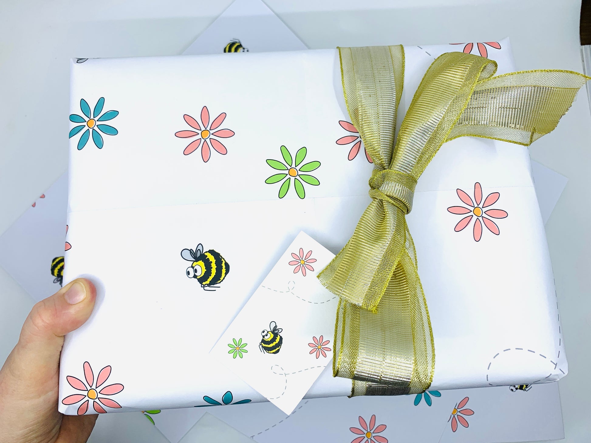 Cute Bumble Bee and Flower Wrapping Paper with FREE GIFT TAG - Hopping Dog  Cards