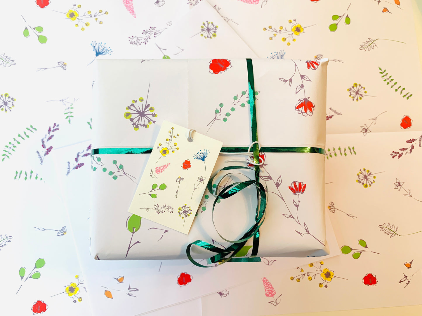 Pretty Flowers Wrapping Paper with FREE GIFT TAG