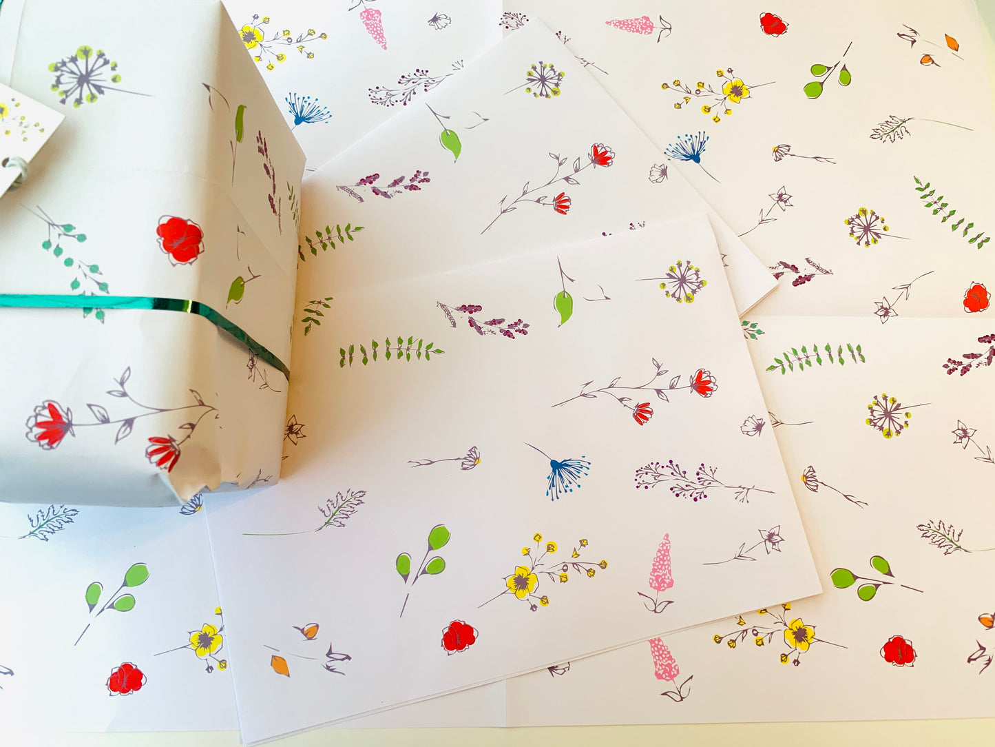 Pretty Flowers Wrapping Paper with FREE GIFT TAG